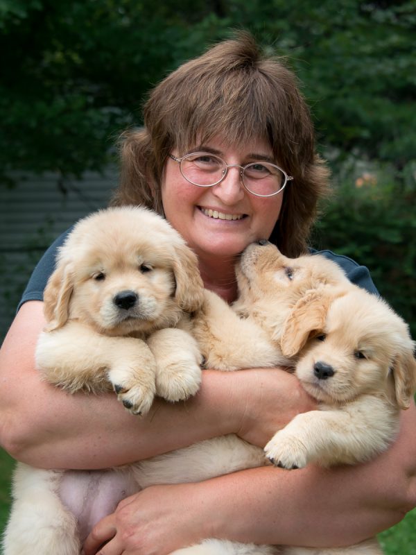 Deb with Puppies _1 (JPG-File)